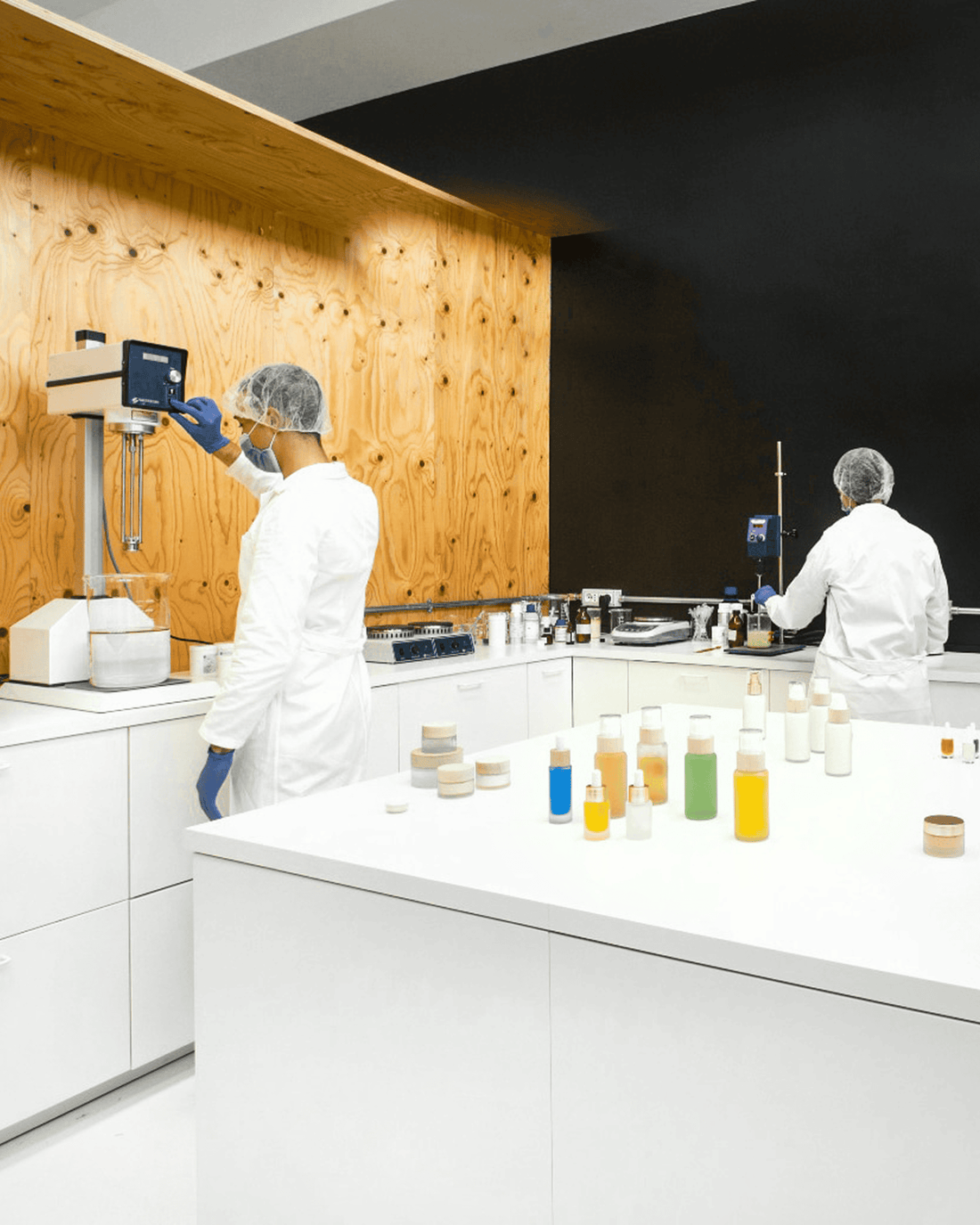 Scienziati che lavorano in un laboratorio